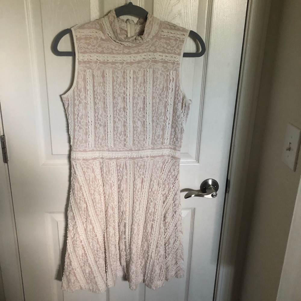 Vince Camuto cream ruffle dress Small